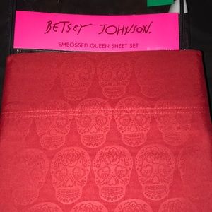 Betsey Johnson Queen Sheet Set